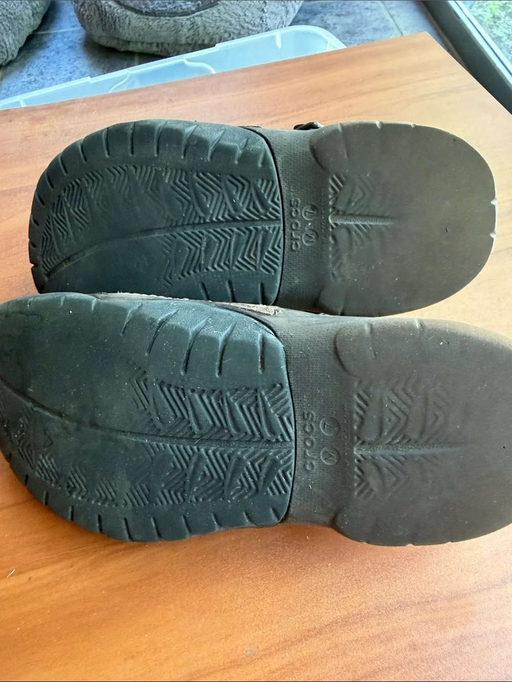 805 10/$50 🏄🏻‍♀️ Crocs Men’s Brown Slip-On Clog
